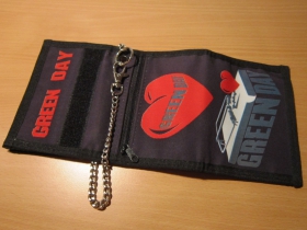 Green Day, hrubá pevná textilná peňaženka s retiazkou a karabínkou